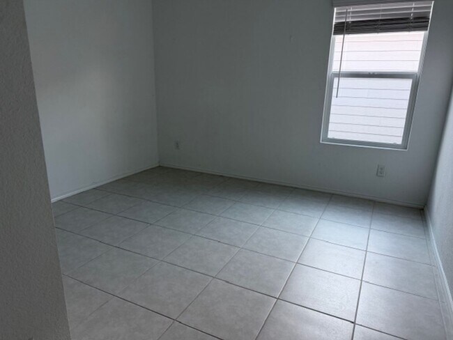 Building Photo - 325 Carthage Dr