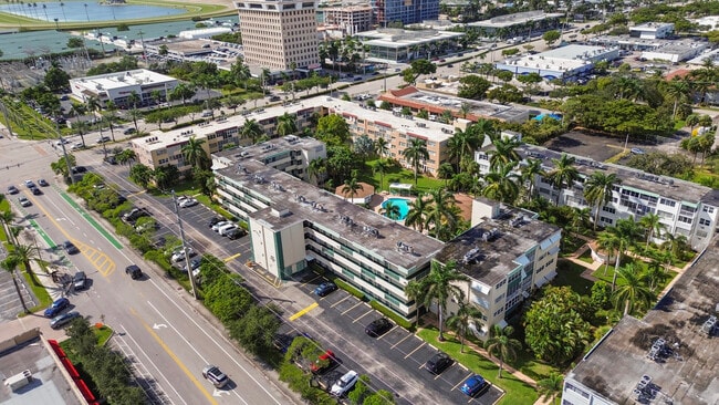 Building Photo - 1333 E Hallandale Beach Blvd