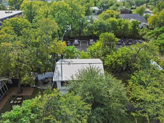 Building Photo - 3206 Larry Ln