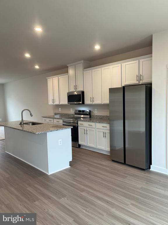 Building Photo - 90 Trotting Rd