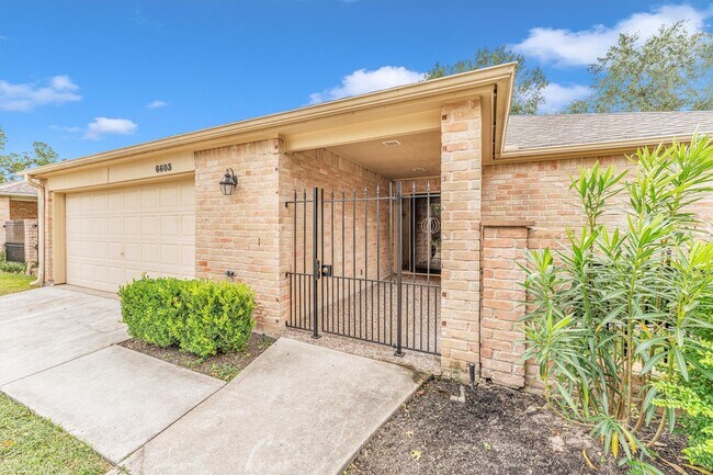 Building Photo - 6603 Pauma Dr