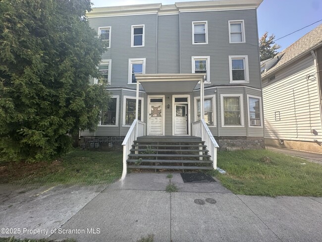 Primary Photo - 366 S River St