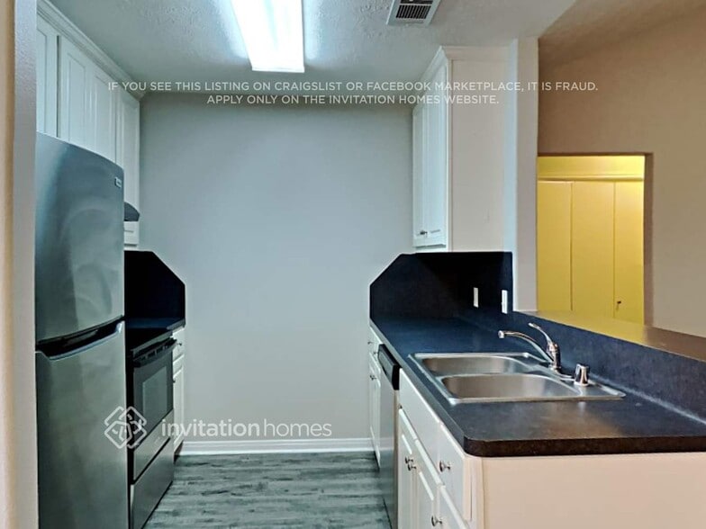 Building Photo - 16355 Long Valley Ct