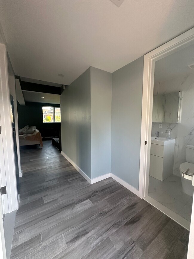 Building Photo - 3829 Beechwood Pl