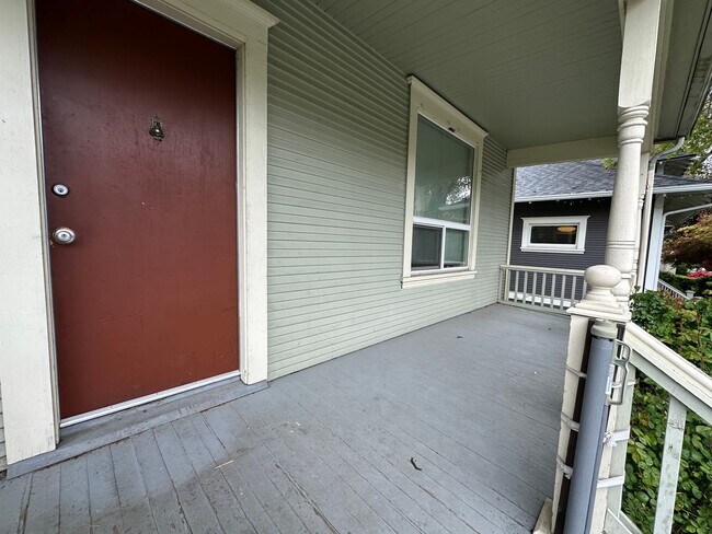 Building Photo - Charming 3 Bedroom Portland Home!