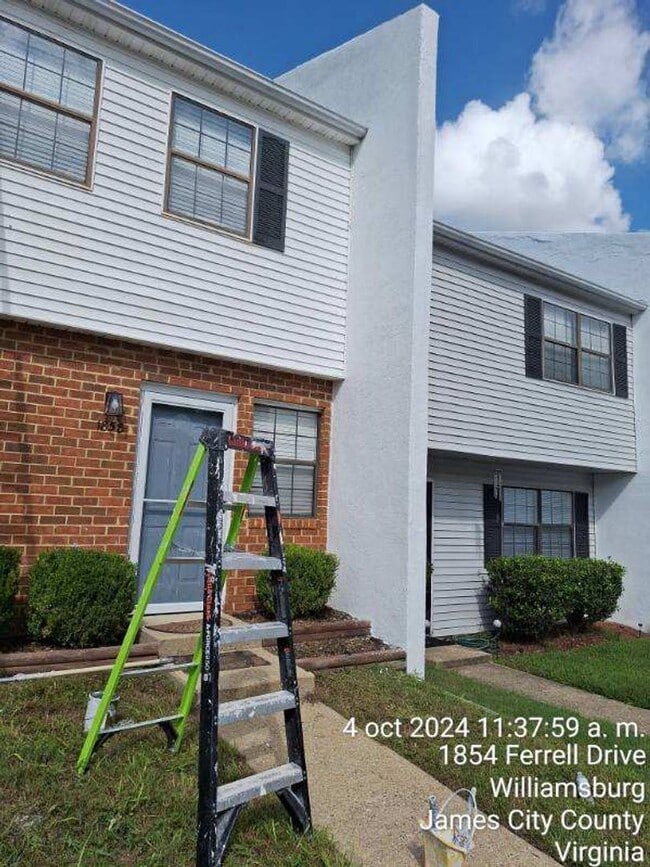 Building Photo - WILLIAMSBURG 2 Bedroom 1.5 Bath Townhome
