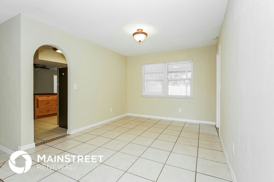 Building Photo - 208 Brittany Ave