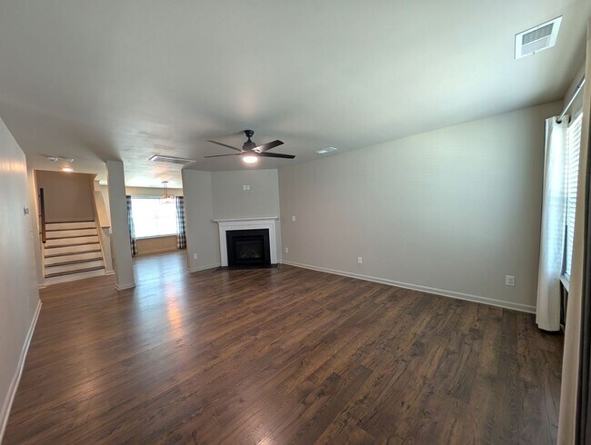 Building Photo - Charming home located in the Apple Creek Community in Dallas NC!