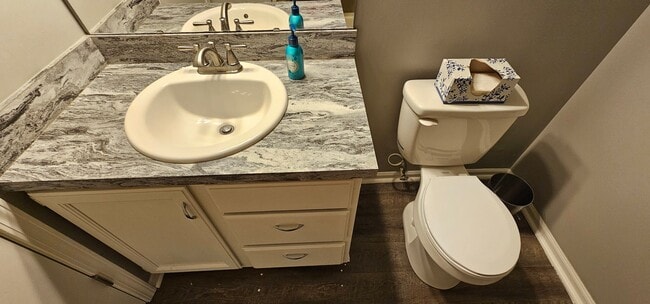 Building Photo - 823 Laurel Hill Pl