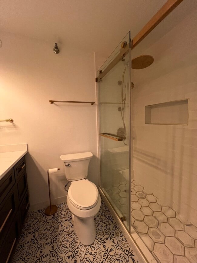 Building Photo - 70 W Huron St