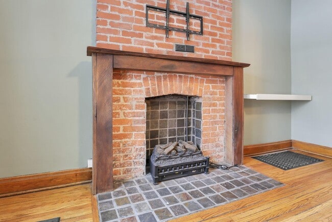 Building Photo - 47 W Weber Rd