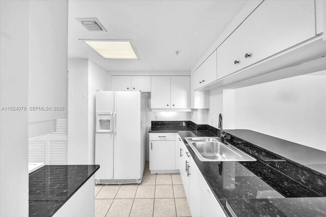 Building Photo - 701 Brickell Key Blvd