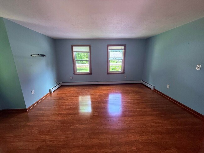 Building Photo - 158 Tina Dr