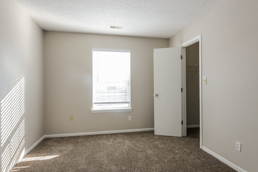 Building Photo - 6137 Longmeadow Dr