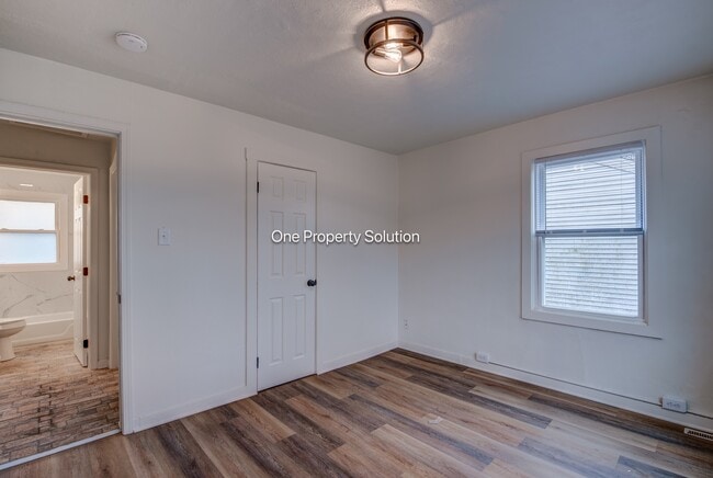 Building Photo - 1665 W 40th Ave