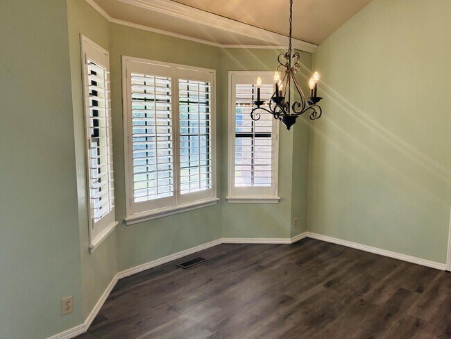 Building Photo - Beautiful Home in Westbury South Ready for Move-In!
