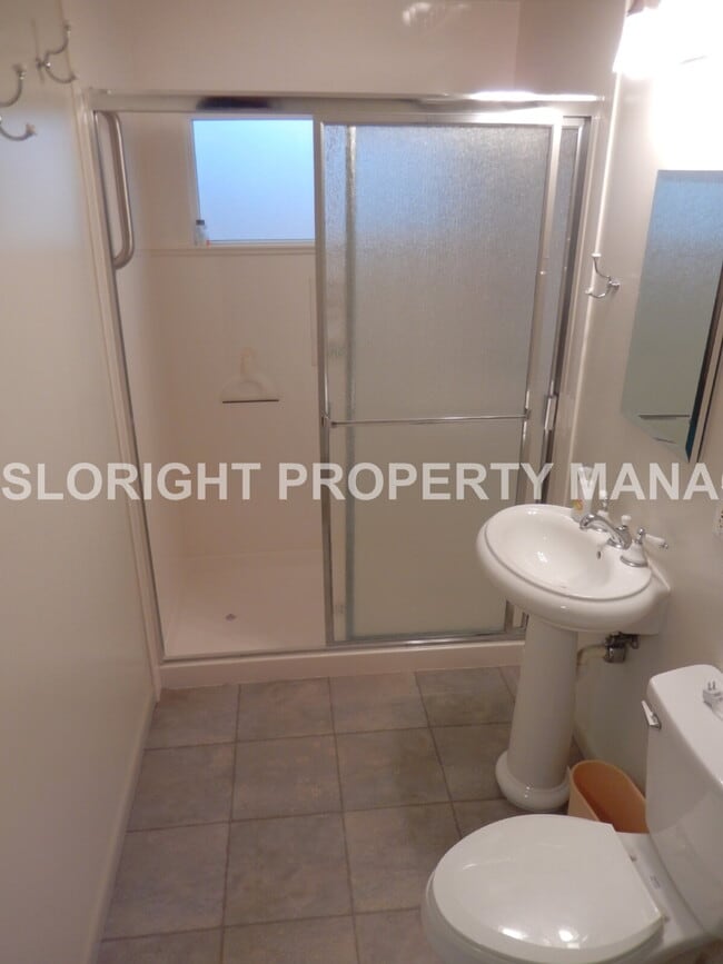 Building Photo - AVAILABLE LATE MAY - Pismo Beach Duplex - Back Unit