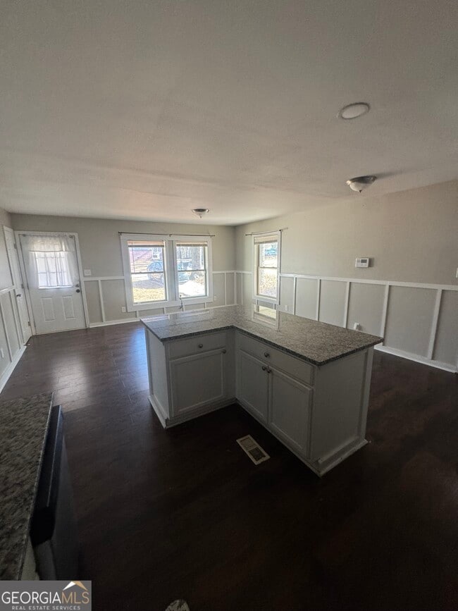 Building Photo - 5205 Heather Ln