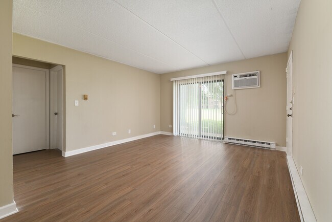 Building Photo - 953 N Rohlwing Rd