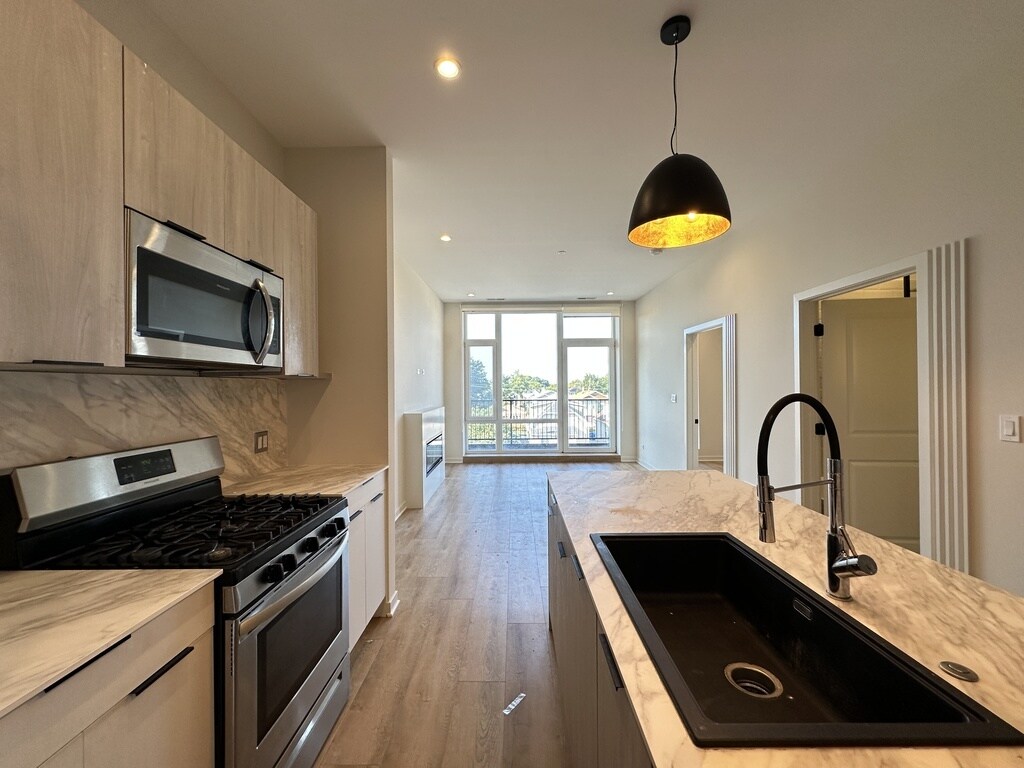 Building Photo - 6340 W Belmont Ave