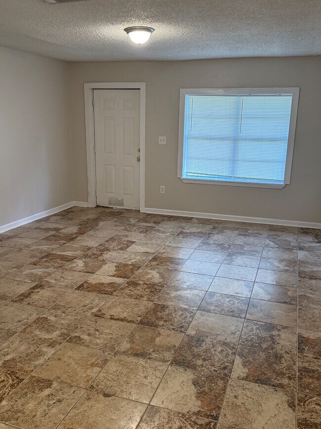 Building Photo - 221 Farrell St