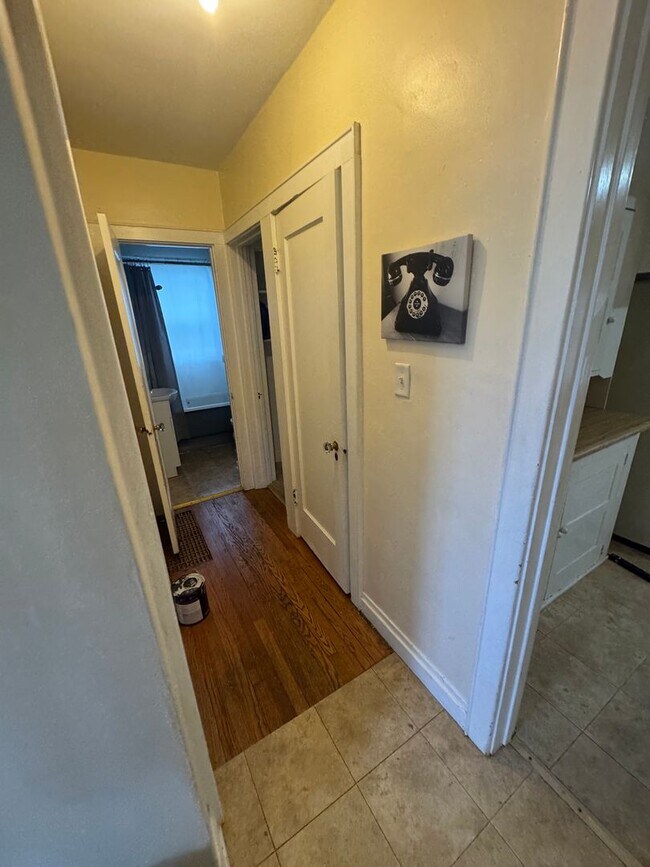 Building Photo - •	Pack Your Bags! Fully Furnished 3BR Near...