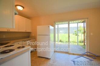 Building Photo - 736 NE 94th Ave