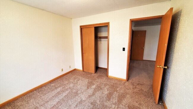 Building Photo - 138 33rd St Dr SE
