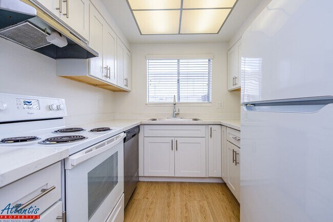 Building Photo - Olive 1178/1180