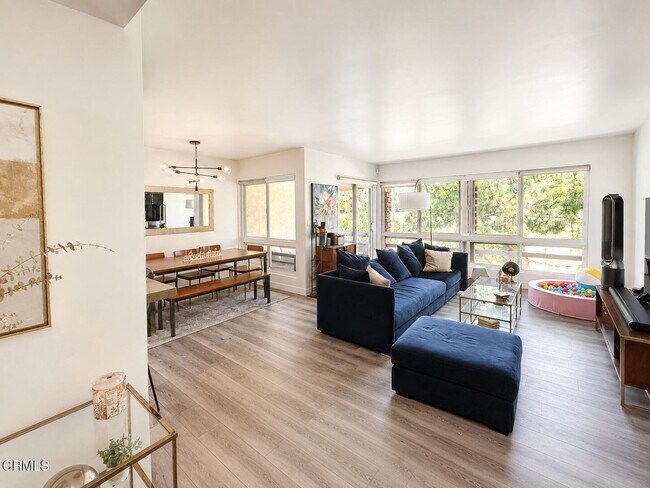 Building Photo - 6250 Buckingham Pkwy