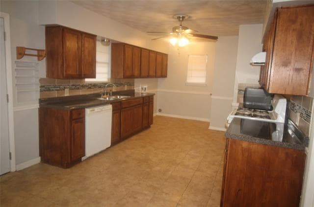 Building Photo - 802 Sequoia Dr