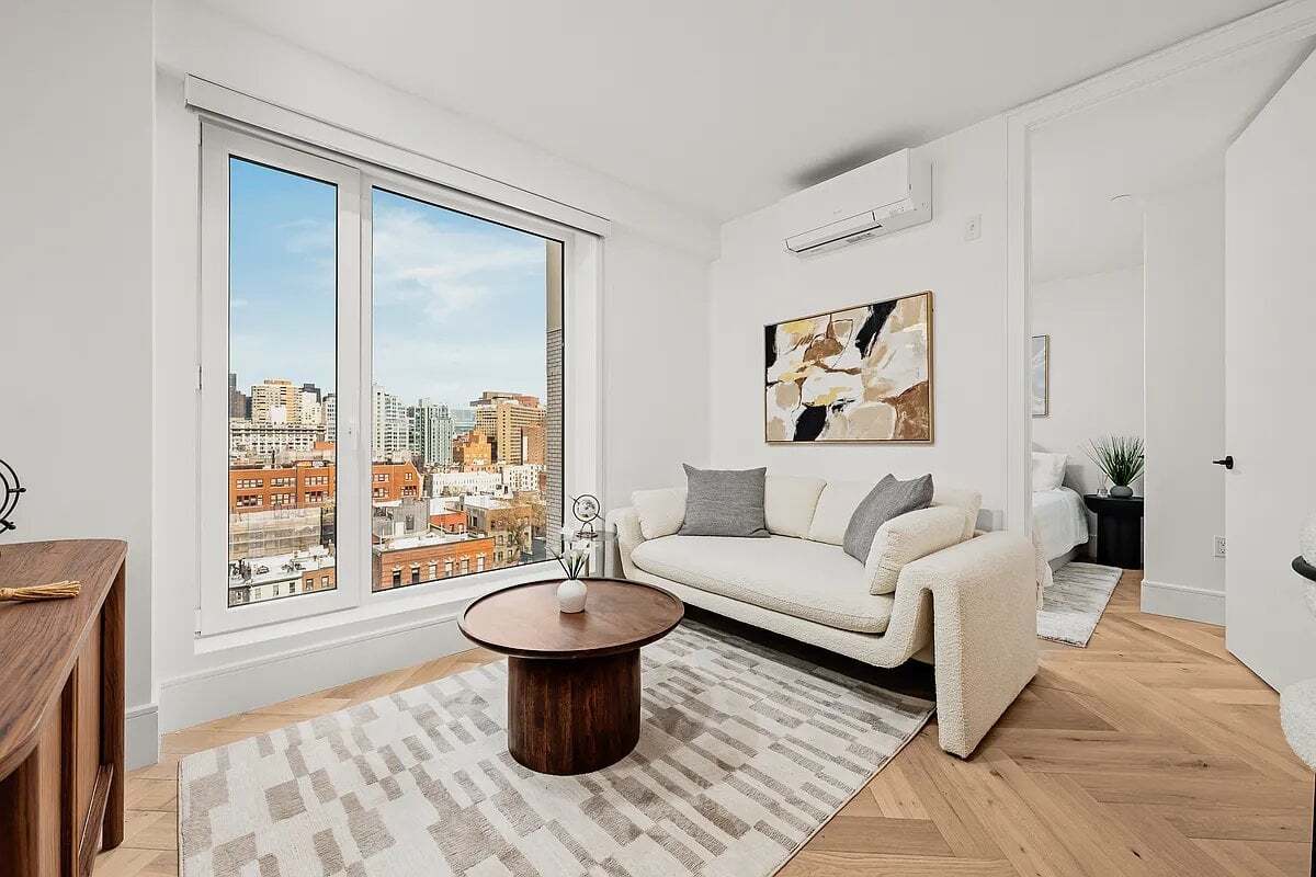 Building Photo - 313 E 17th St