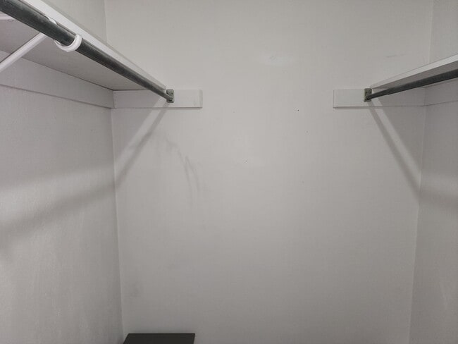 Building Photo - Wonderful 3 bedroom 1.5 bath Townhome in Williamsburg!