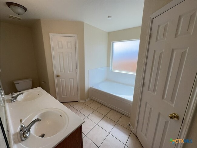 Building Photo - 5302 Jitterbug Ct