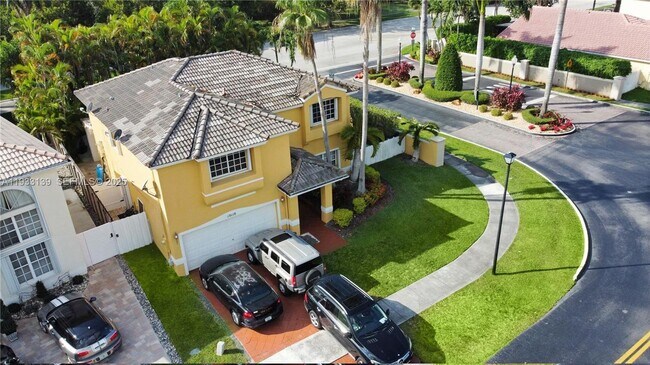 Building Photo - 10110 SW 166th Ct