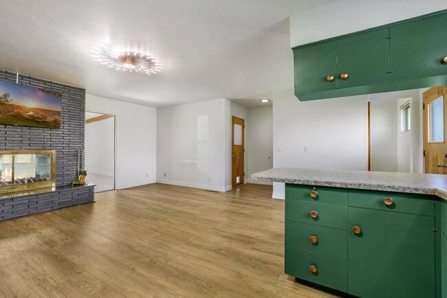 Building Photo - 216 Diana Dr