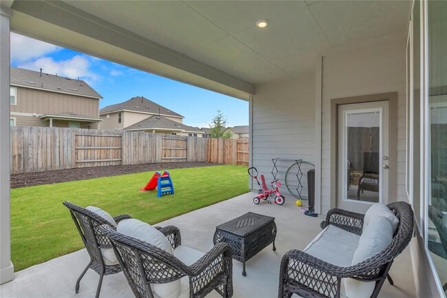 Building Photo - 563 Saturnia Dr