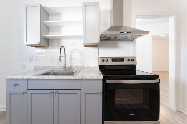 Building Photo - Update 2 Bed 1 Bath in The Nations