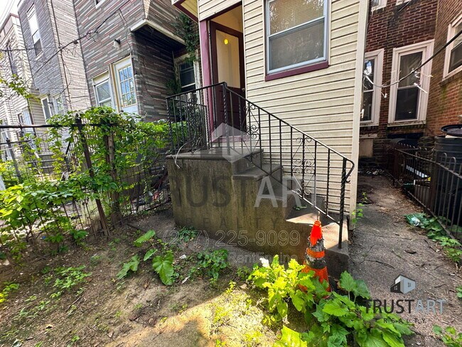 Building Photo - 217 Sulis St