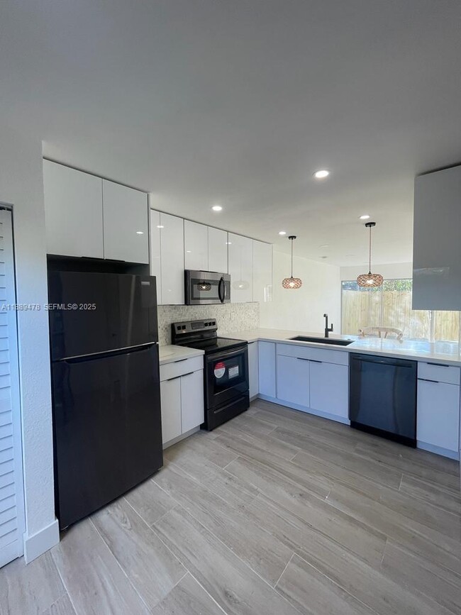 Building Photo - 3201 NW 4th Terrace