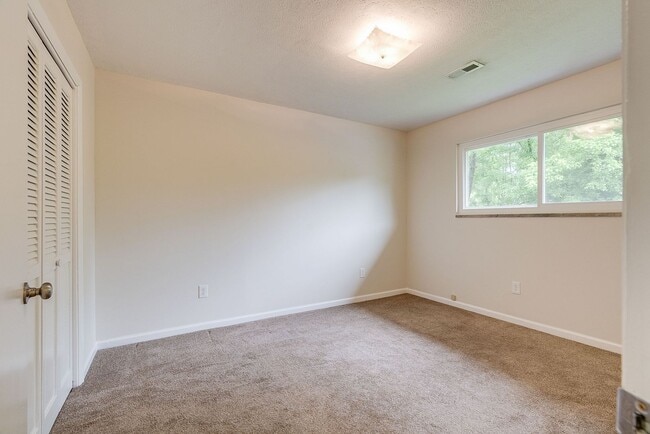 Building Photo - 364 Fir St