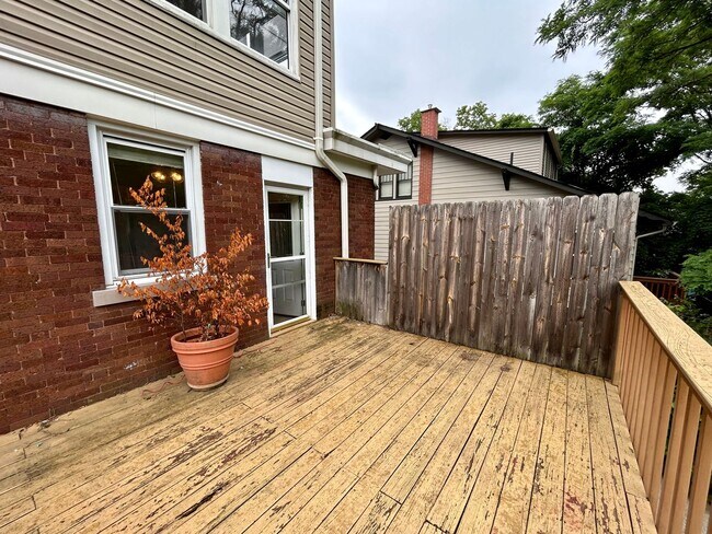 Building Photo - Norwood - Lovely, clean quiet 2+ bed 1.5 ba townhome