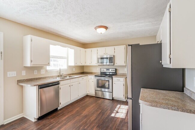 Building Photo - 2919 Weybridge Dr