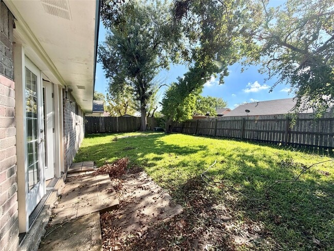 Building Photo - 10410 Sagetrail Dr