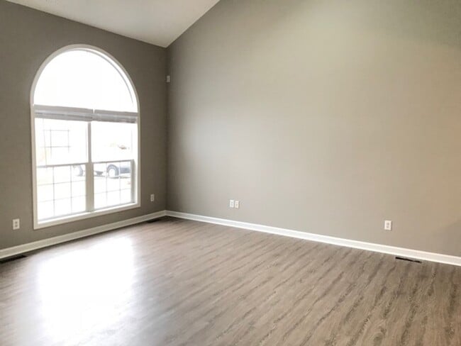 Building Photo - 717 Springfield Blvd