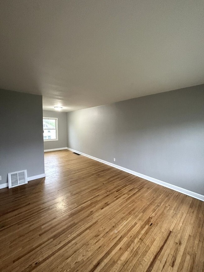 Building Photo - **RENT RECENTLY REDUCED!! ** 2 bedroom townhome with walk out basement for rent in Waterloo!