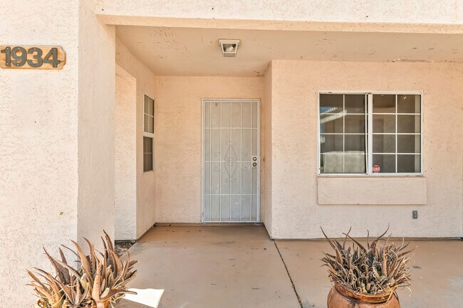 Building Photo - 1934 Easy St