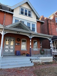 Building Photo - Large 2Nd. Floor 1 bedroom Apt.