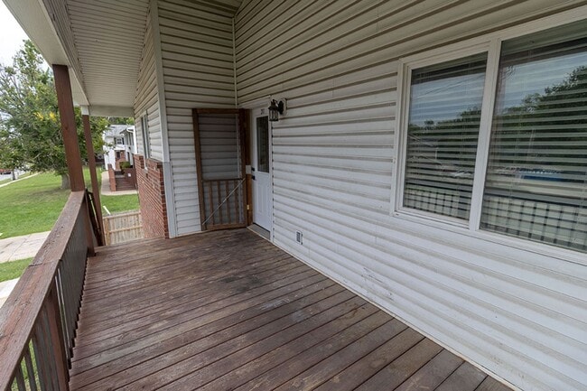 Building Photo - Nowells Subdivision Town Homes - Fully Furnished and Utilities Included