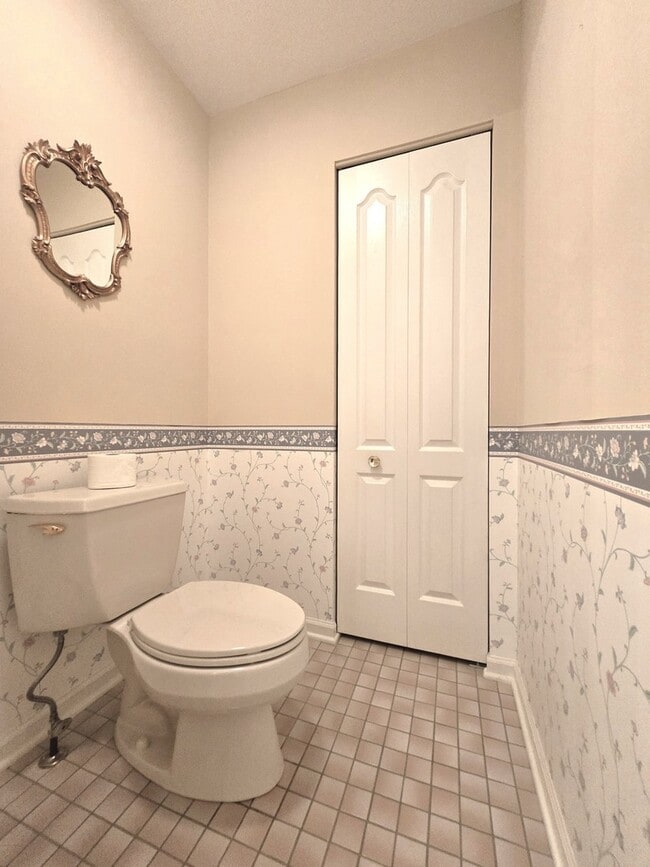 Building Photo - 713 Alsace Ct